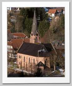 Die Kirche vom Moostobel aus