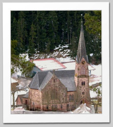 Die Kirche vom Dorfberg aus