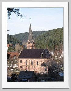 Kirche vom Talgrund aus